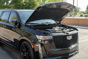 Escalade 2023 4WD Sport, moteur V8 de 6,2 litres, très bien équipé, non modifié - Product Image 5