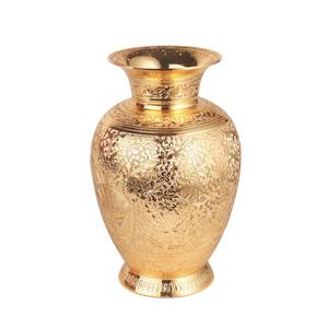 Vase à fleurs en métal d'inspiration vintage avec finition en laiton rustique adapté aux maisons traditionnelles et aux expositions artistiques - Product Image 2