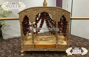 รถเข็นเจ้าสาวไม้ดีไซน์เนอร์สำหรับตกแต่งทางเข้างานแต่งงาน รูปทรงหงส์สีทอง ทนทาน รถเข็นเจ้าสาวรุ่นใหม่ล่าสุด แกะสลักลายนกยูง - Product Image 2