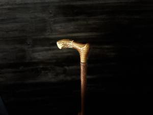 ไม้เท้าเดินน้ำหนักเบา งานฝีมืออินเดียสุดอินเทรนด์ ทำจากอะลูมิเนียมอัลลอยด์และไม้ธรรมชาติ งานแฮนด์เมด เหมาะสำหรับตกแต่ง ของขวัญสำหรับผู้ชายและผู้หญิง - Product Image 4