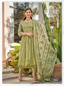 Exportación por nueva tela de muselina India exclusiva Long Nayra Cut Gawn con pantalón y Dupatta Set Diseñador elegante Mujeres Nayra Cut Suits - Product Image 6