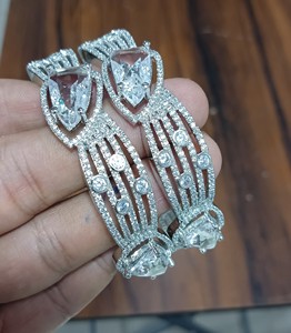 กำไลเพชรสุดพิเศษแบบอเมริกันของชาวอินเดียกำไลชุบทอง CZ-เครื่องประดับเลียนแบบชาติพันธุ์อินเดียขายส่งสำหรับเจ้าสาว - Product Image 1