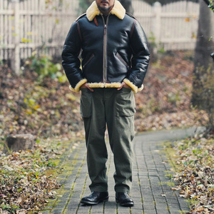 Chaqueta de bombardero de motocicleta de Primavera de tela de pana de concha Modal para hombre más vendida 2025 con cuello cuadrado de patrón sólido - Product Image 4