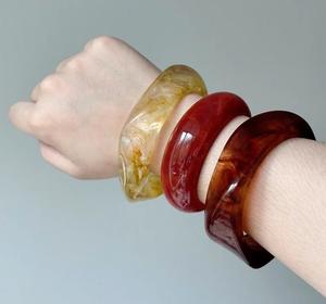 Bracelets élégants faits main en résine pour femmes – Imperméables, couleurs personnalisées, légers – Accessoire pour style ethnique/occidental, idéal pour les affaires - Product Image 4