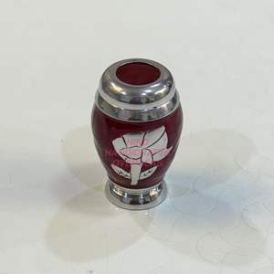 Urna Funeraria Clásica de Metal para Cenizas Humanas y de Mascotas, Ecológica, Tamaños y Diseños Personalizables - Product Image 5