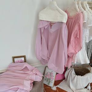 Blusa OEM Rosa de Gasa con Cuello en V y Manga Larga con Lazo para Mujer - Product Image 2