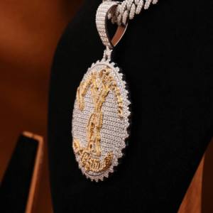 Colgante de Plata de Ley 925 de Lujo con Elegante Diamante, Elegancia Atemporal, Claridad VVS, Patrón de Letra de Corazón, Joyería de Moissanita - Product Image 3