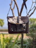 Tas Selempang Kulit Asli Ringan Unisex dengan Desain Huruf, Tas Tangan Kasual Bergaya Kapasitas Besar