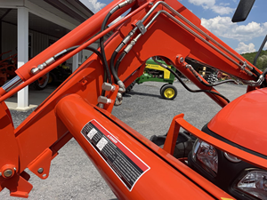 Tracteur utilitaire Kubota M-Series M7060D d'occasion de haute qualité, 4 roues motrices, moteur puissant, tracteur agricole pour l'agriculture et l'aménagement paysager - Product Image 5