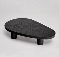 Table basse sculptée en bois noir, table basse de salon moderne, forme de galet organique, plateau sculpté, pièce maîtresse