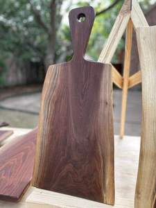 Grande planche à découper personnalisée en bois d'acacia, noyer biologique, bambou, faite à la main, écologique, lavable au lave-vaisselle - Product Image 5