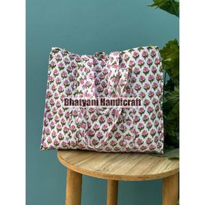 Bolsa de mano informal acolchada de algodón con estampado de bloque de mano indio al por mayor, bolsa de compras hecha a mano, dos regalos perfectos para uso diario - Product Image 1