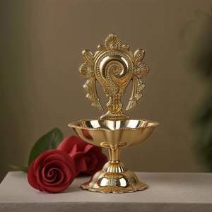 Diya de table en laiton plaqué or de style antique moderne avec technique d'émail dur pour Puja, poignée incurvée, décoration d'intérieur - Product Image 3