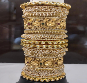 Bracelets en laiton empilés ornés de perles, de rubis et de sculptures d'éléphants détaillées. Disponible à prix de gros. - Product Image 5