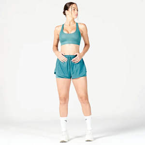 Shorts 2-en-1 pour femme en tissu brillant 95% polyester 5% élasthanne, taille régulière, avec ceinture à biais et grip en silicone - Product Image 1