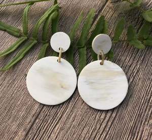 Cuerno Tops Ecológico Hecho a mano Moderno Tamaño personalizado Pendientes de cuerno de búfalo para mujer - Product Image 3