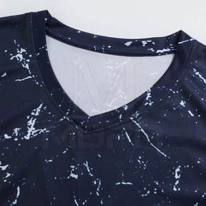 Uniformes de basket-ball unisexe à séchage rapide Nouveau style de shorts en polyester imprimés classiques Ensemble d'entraînement pour adultes avec logo personnalisé - Product Image 4