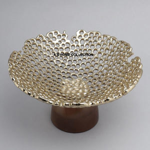 Cuenco para servir frutas decorativo de Metal de nuevo diseño con acabado dorado tocado para Decoración de mesa - Product Image 4