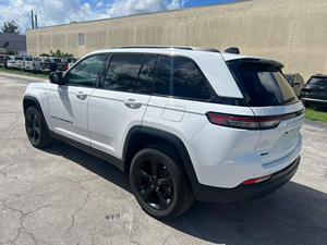 JEEP Grand Cherokee Limited PHEV 2.0L RHD 4x4 Transmission Automatique SUV/Crossover d'occasion 2024 - Product Image 3