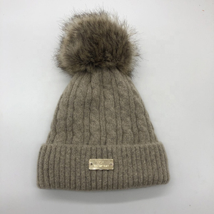 Bonnet d'hiver en tricot avec broderie de logo personnalisé Chapeaux chauds côtelés à revers Bonnets à pompons Sports d'extérieur Streetwear Casquette unisexe - Product Image 4