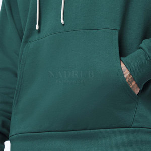 Sudadera con capucha de algodón suave para hombre con hombro caído y diseño minimalista Sudadera con capucha de hombro caído básica de ajuste relajado con estilo urbano - Product Image 6