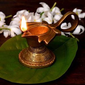 Lampe à huile en forme de Lotus faite à la main sur support avec poignée lampe à huile Diya Deep Jyoti Diwali aetti Pooja Article décoration BOL-300 - Product Image 2