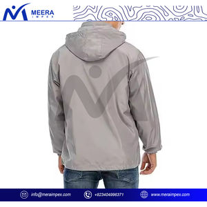 Veste coupe-vent respirante et imperméable pour hommes, vêtements d'extérieur de sport à capuche légers pour l'hiver, la randonnée et l'usage quotidien. - Product Image 4