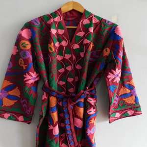 Veste d'hiver en coton brodé Suzani Veste Kimono longue pour femme Veste grande taille style bohème Suzani Robe - Product Image 4