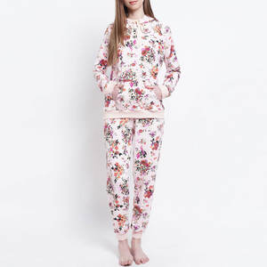 Vente en gros Ensemble d'entraînement de haute qualité pour survêtement de jogging d'hiver respirant pour femmes fabriqué au Pakistan - Product Image 1