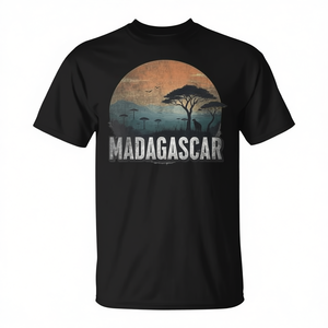 T-shirt souvenir vintage retrò con paesaggio del Madagascar, design retrò elegante per uomo e donna - Product Image 2