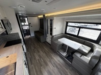 Vendedor Verificado de Autocaravana Usada E-n-t-e-g-r-a C-o-a-c-h O-d-y-s-s-e-y 26M 2024 Lista para Viajar