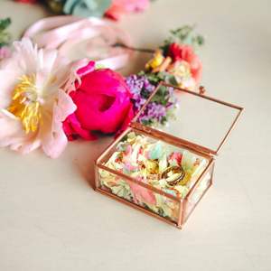 Joyero de metal de vidrio artesanal de primera calidad con diseño antiguo perfecto para necesidades de almacenamiento elegantes - Product Image 4