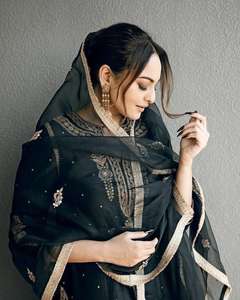 Nouveau Designer fête et mariage porter Chinon soie séquence Zari broderie travail haut et Sharara avec travail lourd Georgette Dupatta - Product Image 3