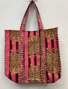 Sac fourre-tout matelassé à fleurs personnalisé pour femmes Rangement de toilette de voyage à la mode pour les promotions - Product Image 6