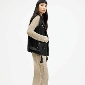 Gilet en similicuir noir de qualité supérieure pour femme, style motard, sans manches, coupe ajustée, style punk, en cuir PU - Product Image 4