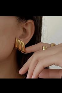 Clous d'oreilles élégants à la mode avec un look moderne, parfaits pour un usage quotidien et un habillage de fête disponibles à la vente - Product Image 4