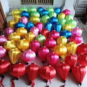 Farol de Seda Clásico, Material de Seda con Marco de Hierro para Iluminación Interior, Estilo Vietnamita de Hoi An - Product Image 1