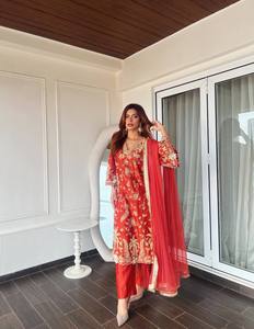 Nuevo Salwar Kameez Moderno de Seda Chinon con Hilo Zari para Mujer, para Fiestas, Secado Rápido - Product Image 1