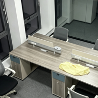 Poste de travail de bureau moderne pour 4 personnes, en bois, mobilier de bureau modulaire commercial, bureau avec tiroirs et cloison