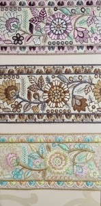 Lacets brodés à la machine sur mesure dans des motifs et des couleurs floraux pour robes de mariée et vêtements et pour la revente. - Product Image 3