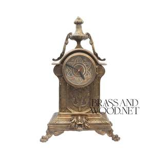 Conjunto de reloj y candelabros de latón antiguo, diseño decorativo adornado con acabado envejecido Vintage para interiores clásicos de lujo - Product Image 3