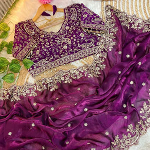 Sari C-pallu con bordado de lentejuelas de 3 mm y lentejuelas Butti en partes del cuerpo - Product Image 1