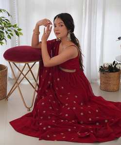 Nouvelle Robe de Soirée de Créateur Entièrement Brodée avec Sequins et Ensemble Duptta pour Tenue de Fête Style Indien/Pakistanais Réversible et Prêt-à-porter - Product Image 4