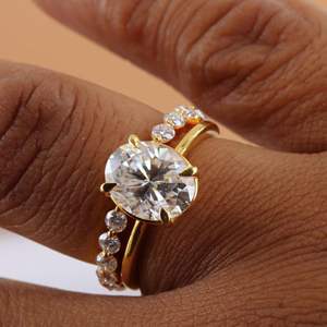 แหวนเจ้าสาวแฟนซีประดับเพชรรูปวงรีสำหรับเธอ - Product Image 1