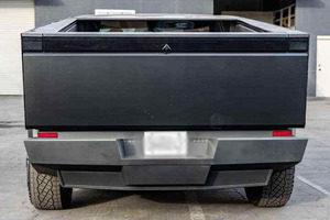 Serie Foundation 2024, 600 hp, Motor Dual, Tracción en las Cuatro Ruedas, Exoesqueleto de Acero Inoxidable, Volante a la Izquierda, Cuero, Edición Limitada - Product Image 6