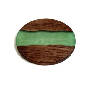 Dessous de verre de tasse d'eau en bois d'acacia et de résine de luxe pour la cuisine Dessous de verre en résine et en bois de haute qualité pour la maison à bas prix - Product Image 1