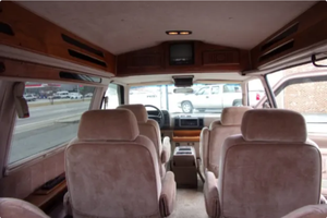 Vehículo Usado a Precio Accesible - Volante a la Izquierda |   Volante a la derecha |   1995 GMC Safari Regency Conversion Vans - Product Image 5