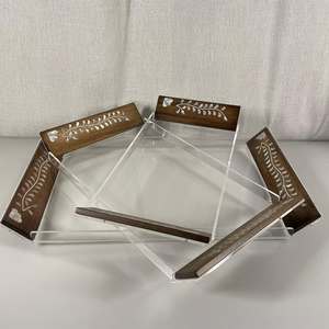 Bandeja de Acrílico Elegante Hecha a Mano con Detalles de Nácar para Servir Chocolate y Postres en Ramadán y Eid, Ideal para Regalos en el Hogar - Product Image 1