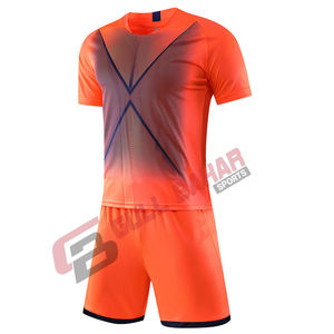 เสื้อฟุตบอลแบบแห้งเร็ว ระบายอากาศได้ดี ผลิตตามสั่ง ปี 2026 ผลิตจากโพลีเอสเตอร์ 100% พิมพ์ลายแบบซับลิเมชั่น พร้อมพิมพ์ชื่อทีม - Product Image 2