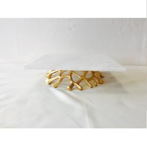 NOUVEAU SUPPORT EN MÉTAL DORÉ FANTAISIE FORME CARRÉE DESSUS EN MARBRE POUR TASSE À GÂTEAU DE LUXE QUALITÉ SUPPORT EN MARBRE POUR GÂTEAU AVEC SUPPORT EN MÉTAL - Product Image 1